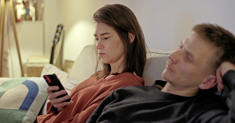 Kurzkritik zu “Home Entertainment” von Dietrich Brügge­mann
